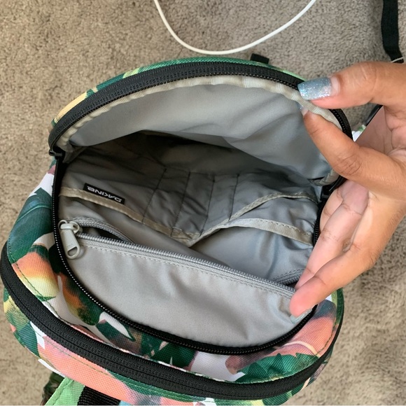 LIKE NEW Dakine Essentials Pack Mini 7L - Palm Grove - Picture 6 of 10